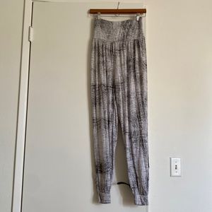 Alo yoga joggers with slit down the side
